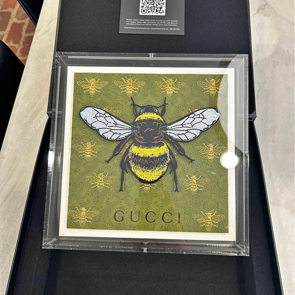 New in Box gucci Stephen Wilson Art “honey”12x12